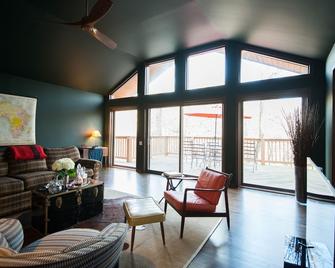 Oasis getaway in the Brandywine Valley - Chadds Ford - Living room