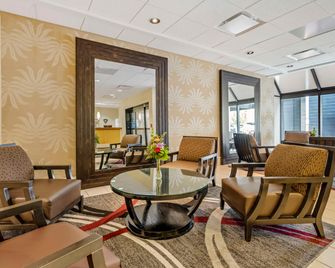 Best Western Plus InnTowner Madison - מדיסון - טרקלין