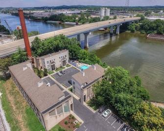Walk to Broadway Riverfront Condo with Pool - Nashville