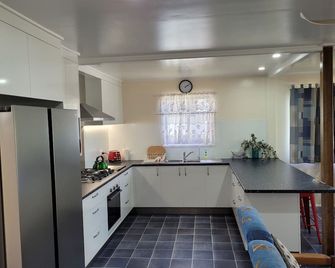 Annabell's Parker Place Fraser Island, centrally located for exploring Island. - 프레이저섬 - 주방