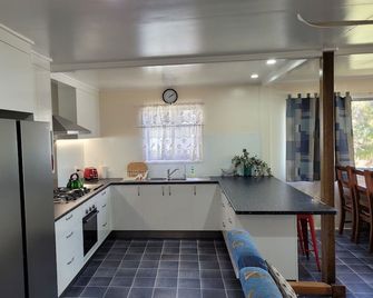 Annabell's Parker Place Fraser Island, centrally located for exploring Island. - Isola di Fraser - Cucina