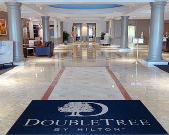 DoubleTree by Hilton Leominster - Leominster - Lobby