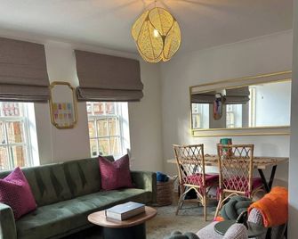 Stylish One Bedroom Apartment in Central Potton - Sandy