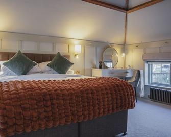 The Crown Inn at Burnham Beeches - Farnham Royal - חדר שינה