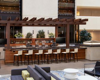 DoubleTree by Hilton Fresno Convention Center - Fresno - Bar