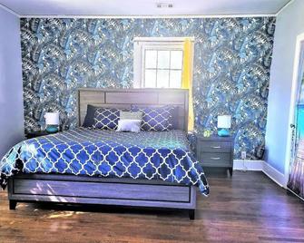 Cozy King bed & Queen Sofa bed & Room TV Wifi - Decatur - Bedroom
