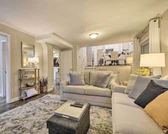 Renovated Raleigh Retreat w/ Patio in North Hills! - Raleigh - Salon