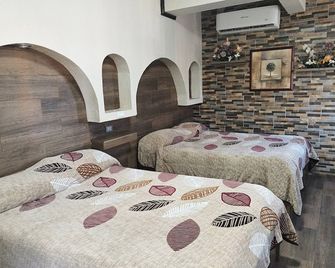 Hotel Baeza - Delicias - Bedroom