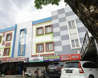Radja Homestay Redpartner - Kendari - Building