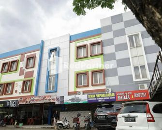 Radja Homestay Kendari Redpartner - Kendari - Building