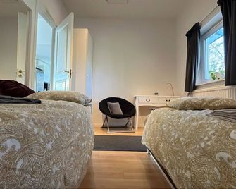 Welcome to our new build house! - Landvetter - Habitación