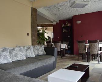 Family Hotel Balkana - Apriltsi (Lovech) - Living room