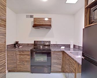 Inndulge Iconic Gay Men's Resort - Palm Springs - Keittiö