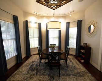 Large Home downtown Victoria by DeTar Hospital South and historical center - Victoria - Dining room