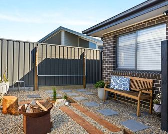 The Bayswood Retreat on Moona Creek by Experience Jervis Bay - Vincentia - Patio