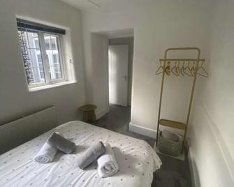 The Mews, private parking included, Windermere - Windermere - Bedroom