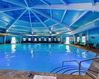 Emerald Lakes Getaway - Long Pond - Piscina