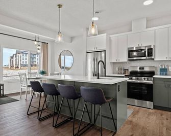 Bright, new suite 10 min from Calgary - Okotoks - Küche