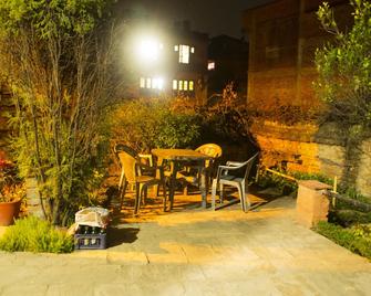 Pradhan House - Home Stay with Garden - Bhaktapur - Patio
