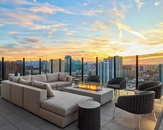 Global Luxury Suites at Downtown Phoenix - Phoenix - Balcón