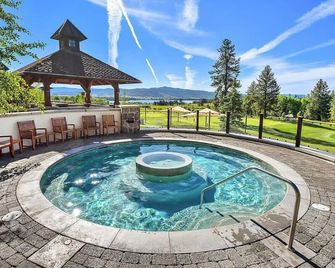 Classic Chalet|Private Hot Tub, Wood Fireplace - Donnelly - Pool