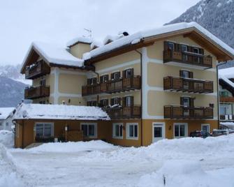 Hotel El Geiger - Pozza di Fassa - Building