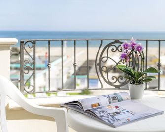 Hotel Riviera - Milano Marittima - Balcón