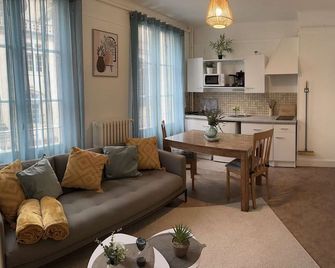 Bright and renovated 2-room apartment, Center - Vitry-le-François