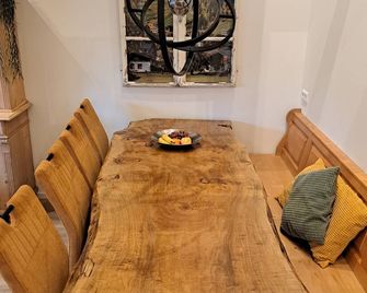 Op een Prachtige Plek in Oostenrijk Staat ons Chalet een Mooi Stekkie - Grosskirchheim - Salle à manger