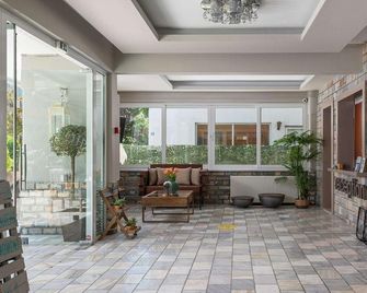 Ouzas luxury Hotel - Paralia - לובי