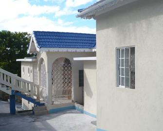 My Holiday Home Rental Apartment(Scenicviewapt) - Discovery Bay - Building