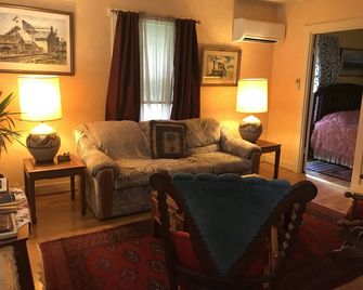 1880's Farm House on a Christmas Tree Farm 5 Minutes to Oregon State University - Corvallis - Sala de estar