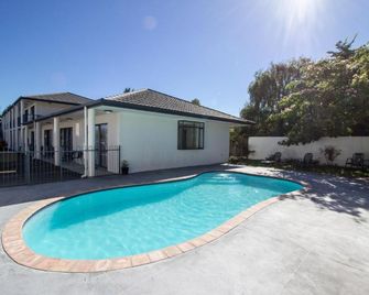 Asure Phoenix Motor Inn - Blenheim - Πισίνα