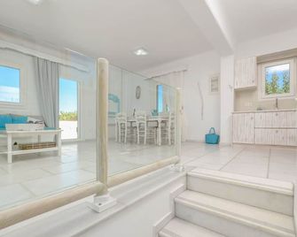2mins from Agia Anna/Plaka beach, family-friendly, quiet with backyard + garden - Naxos - Bedroom
