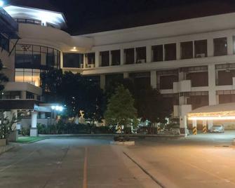 Central Place Hotel - Samut Sakhon - Building