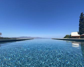Panoramic Luxury With Heated Infinity Pool, Sun Deck, Gym, Bbq Patio And Garden - Platanias - Uima-allas