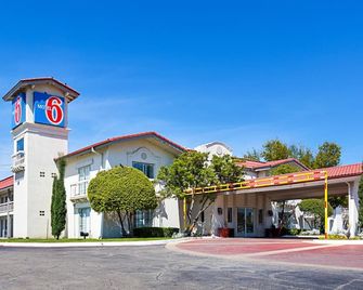 Motel 6 Dallas - Market Center - דאלאס - בניין