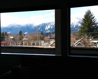 Alpenglow Penthouse by Revelstoke Vacations - Revelstoke - Balcony