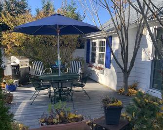 Saybrook Point Cottage - Charming and Private - Old Saybrook - Patio