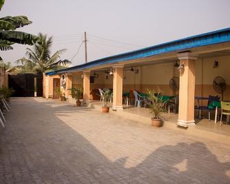 Castle City Resort & Suites Annex - Eluju - Edificio