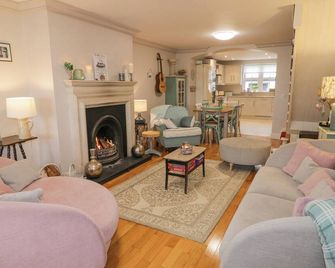 3 Coastguard Station - Rathmullan - Wohnzimmer