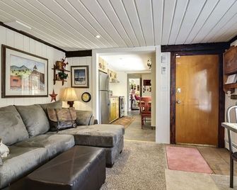 Pub - Hot Tub - Fire Pit - Green Mountain Falls - Sala de estar