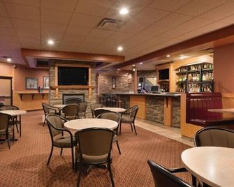 Border Inn and Suites Lloydminster - Lloydminster - Bar