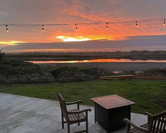 Luna's House By The Water - McKinleyville - Patio