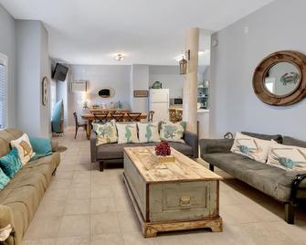 Miller's Port O Connor Luxury Coast House - Port O'Connor - Living room