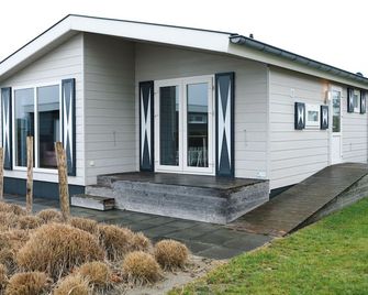 Chalet (J09) on cozy family campsite by the sea - Kamperland - Bâtiment