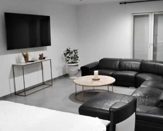 Villa Charmante Avec Piscine A Saint-Gilles - Saint-Gilles - Living room