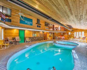 Quality Inn Saint Ignace - Saint Ignace - Piscina