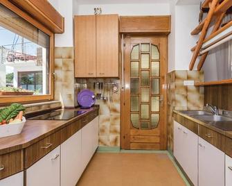 Lovely Apartment In Bregi With Wifi - Opatija - Kjøkken