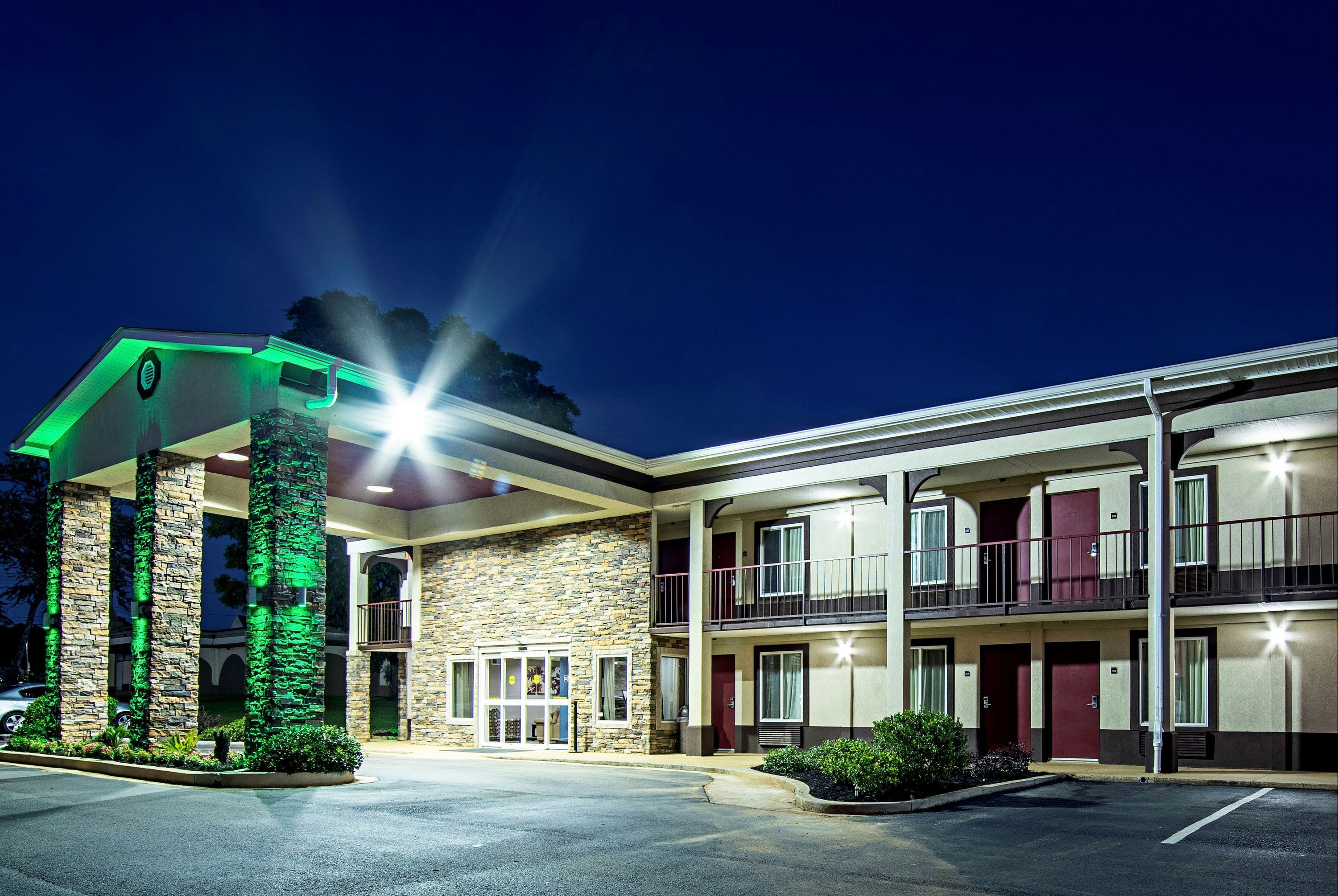 Red Roof Inn & Suites Greenwood, SC - Greenwood - Gebäude